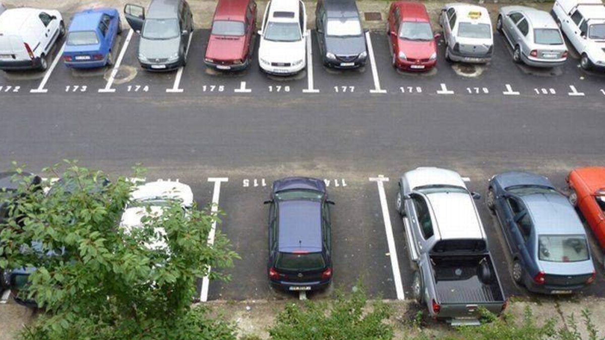 Primăria Iași închiriază locuri de parcare în tot municipiul! Ce condiții trebuie să îndeplinească ieșenii care vor să își parcheze autoturismul în fața blocului – foto