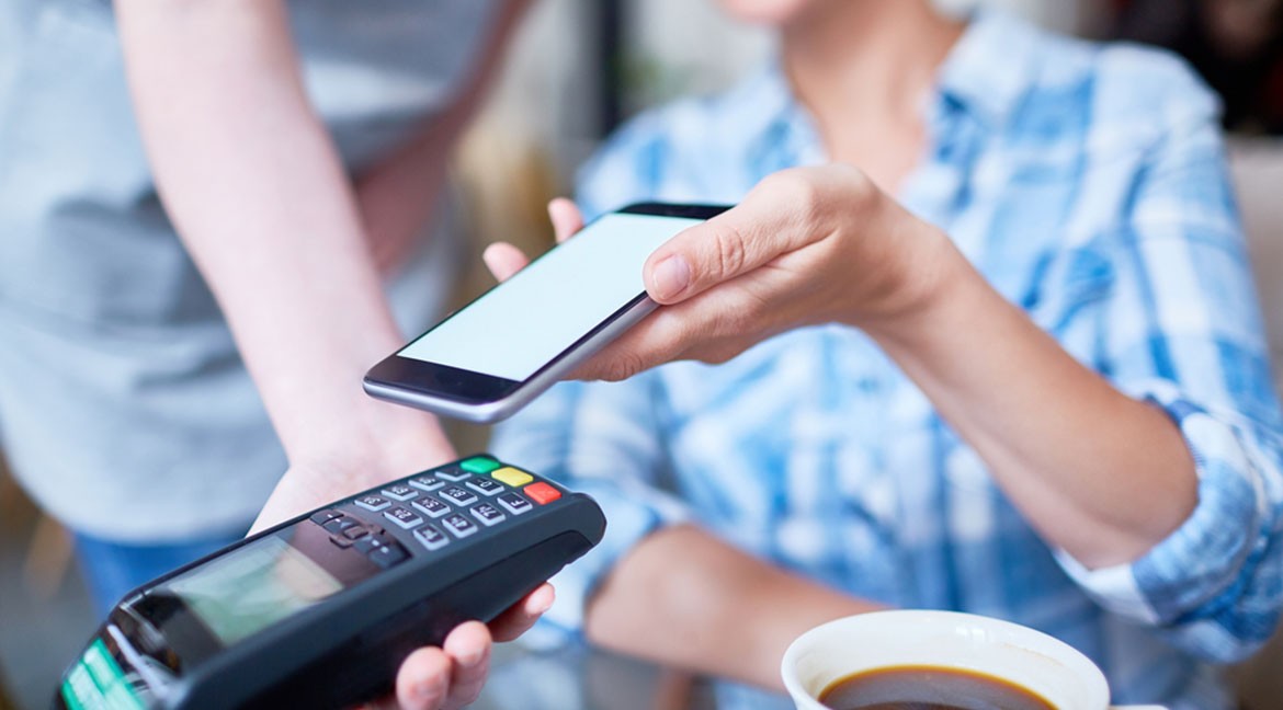 Poți plăți cu telefonul mobil, fără card bancar! CEC Bank lansează RoPay
