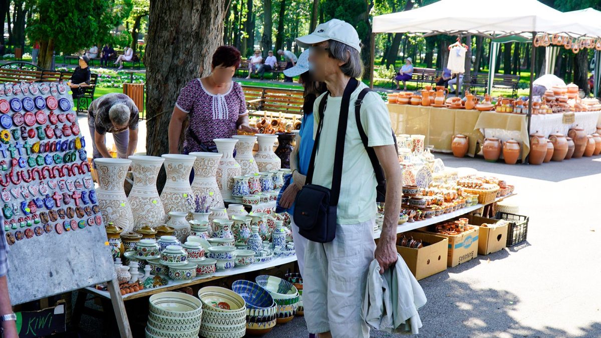 A început cea de-a 41-a ediție a târgului de ceramică „Cucuteni 5000”. Ieșenii vor putea admira exponatele în Parcul Copou
