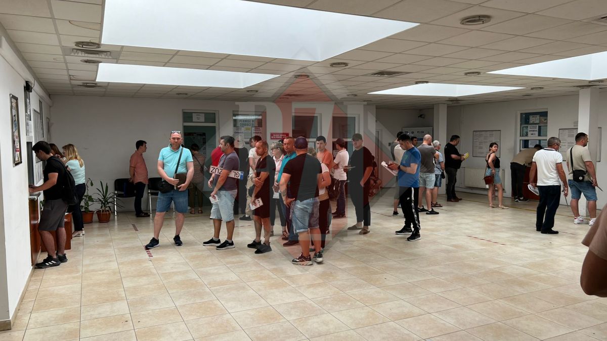 Protest la Serviciul de Permise din Iaşi! Angajații nu și-au primit salariile – UPDATE, FOTO
