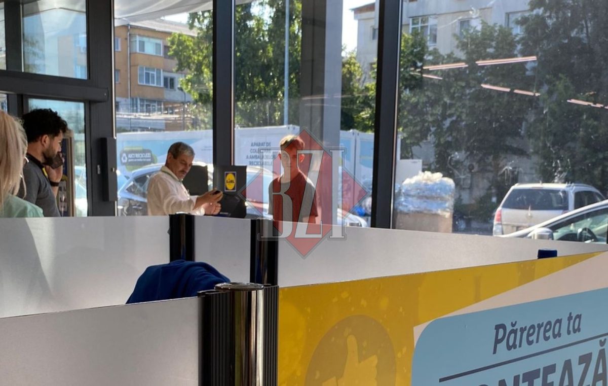 Scandal la un Lidl din Iași! Un puști s-a luat la bătaie cu agenții de pază și a spart un geam