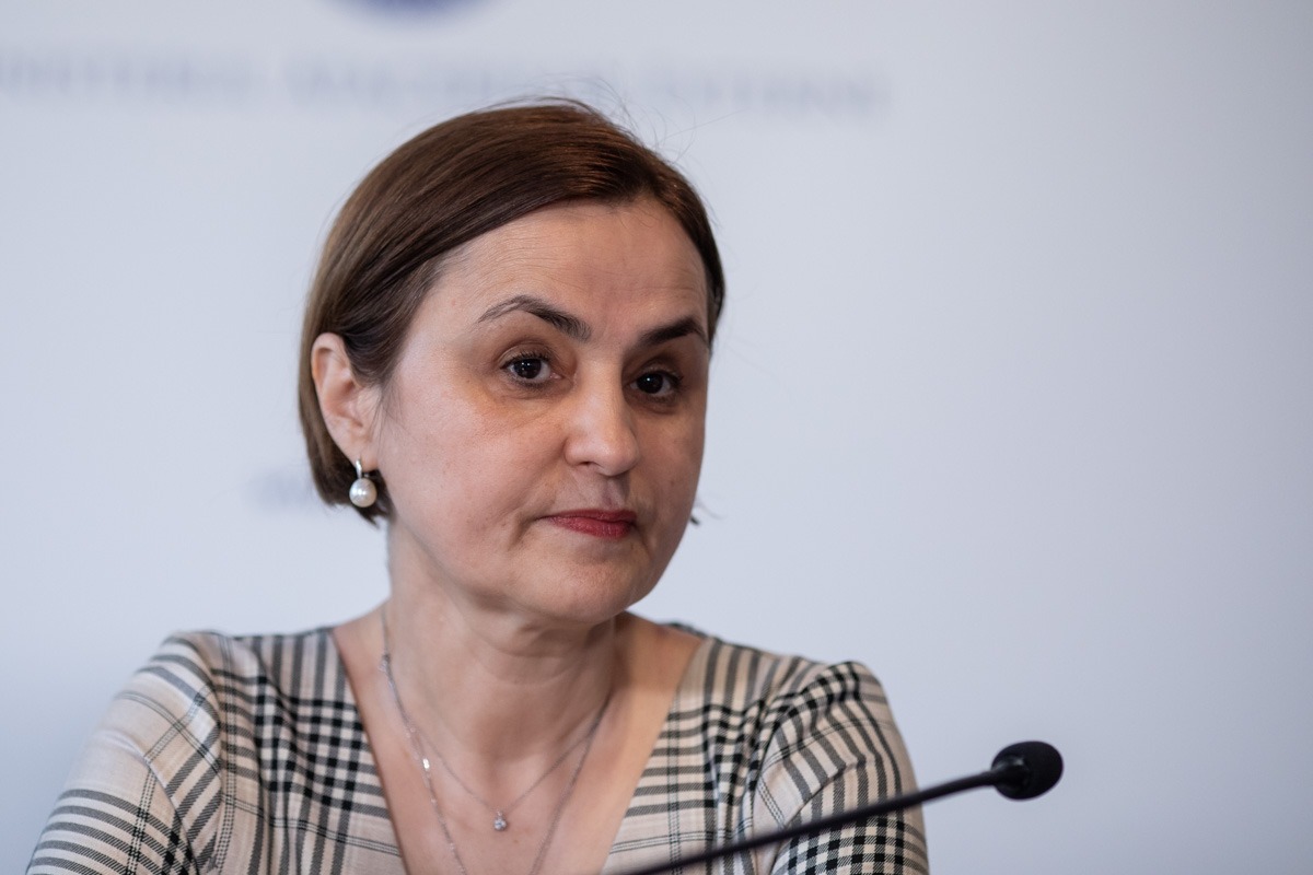 Stăpânii americani au zis, sclava Luminița Odobescu, ministrul de Externe, a semnat! Cea mai mare cenzură a presei! Nu vor mai exista anchete