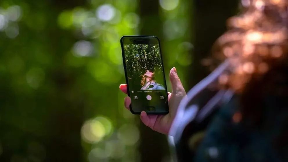 Un adolescent a vrut să-și facă un selfie, dar a căzut de pe o stâncă de la 18 metri înălțime