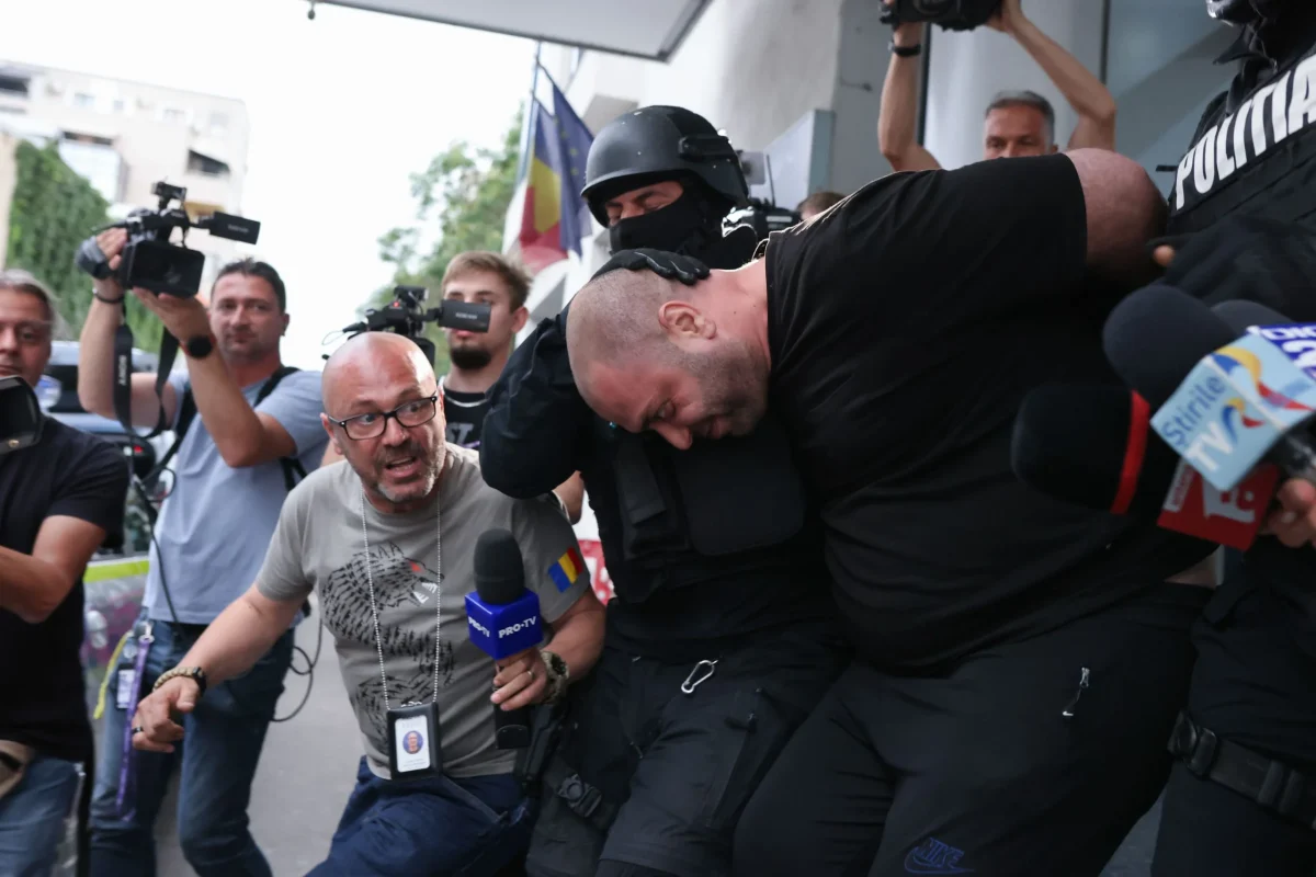 Cetăţeanul sirian care a dat foc unei uşi la Ambasada Israelului din Bucureşti, ameninţând că se autoincendiază, a fost arestat