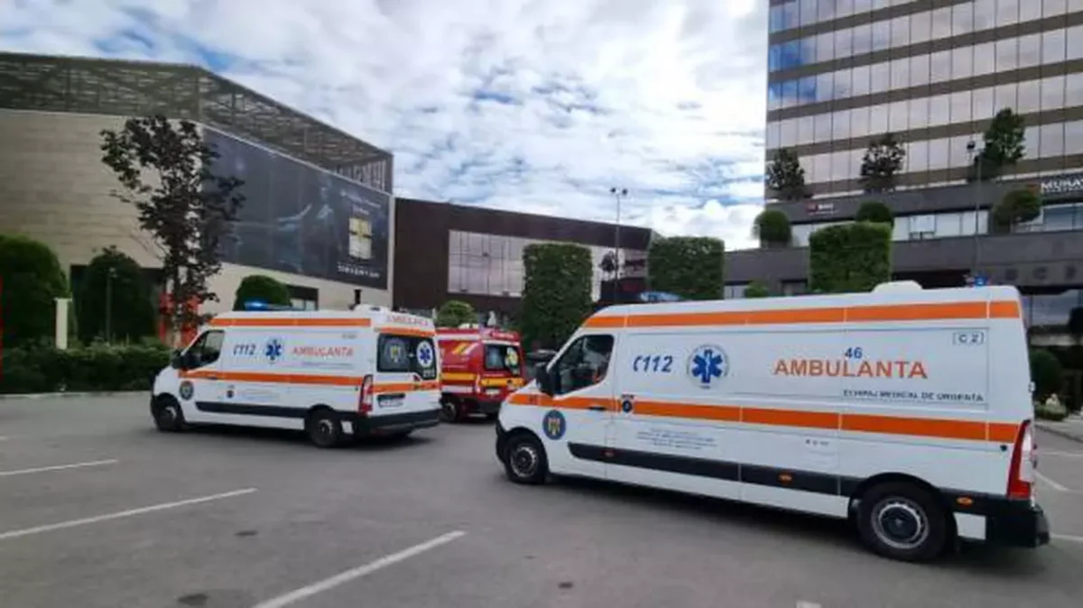 Suspiciune de toxiinfecţie alimentară în localitatea Măgura. 11 copii și trei adulți, transportați la spitalul din Buzău