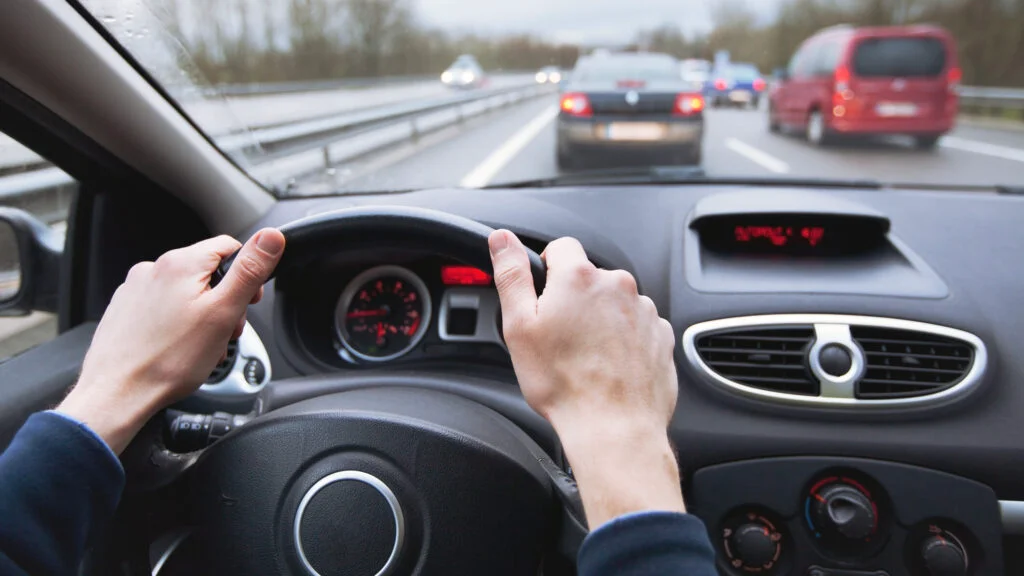 Șoferii au interzis să facă asta! Legea se aplică la nivel european
