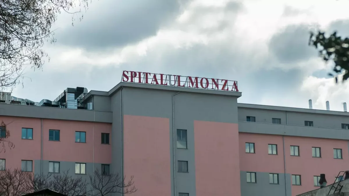 Incendiu la Spitalul Monza din București. Generatorul electric aflat în curtea unității medicale a luat foc