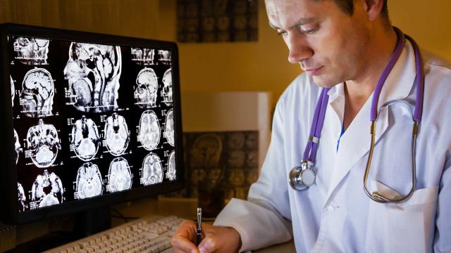Medic diagnosticat cu o boală gravă refuză să fie suspendat, deși afecțiunea sa poate pune în pericol pacienții