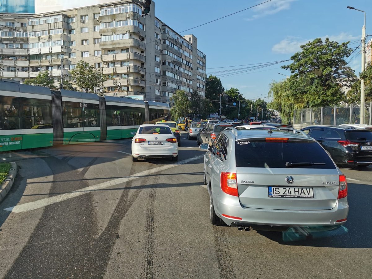 Circulația tramvaielor, blocată în două zone importante ale Iașului