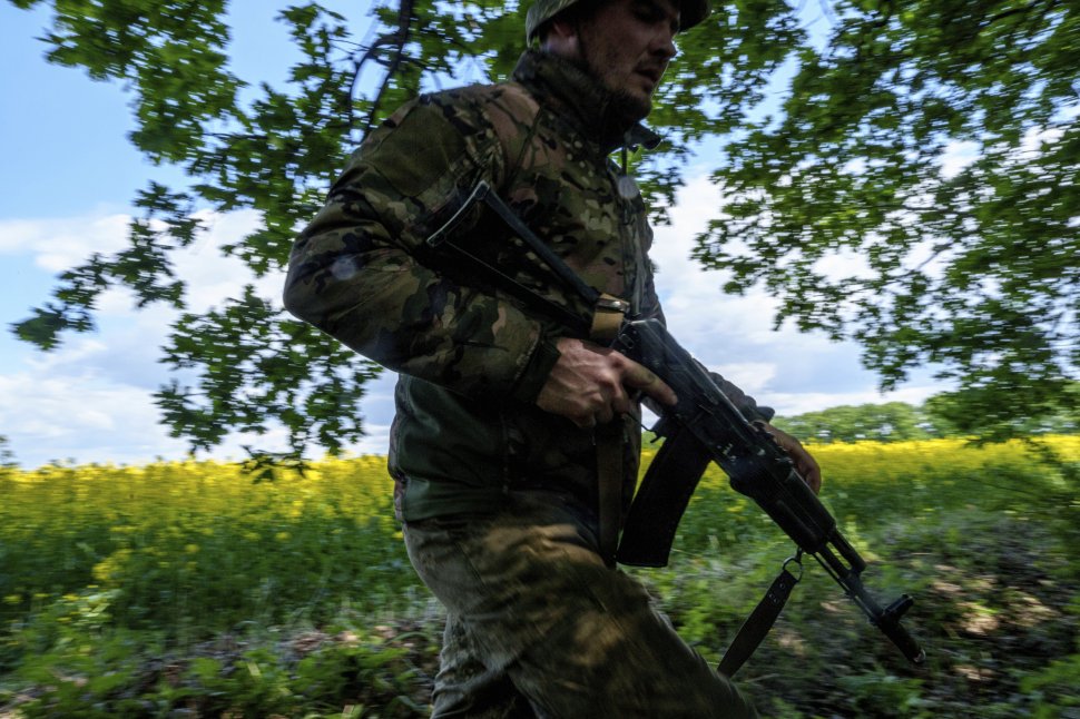 Un ucrainean în vârstă de 31 de ani a fost aproape de a se îneca în Tisa, încercând să ajungă în România