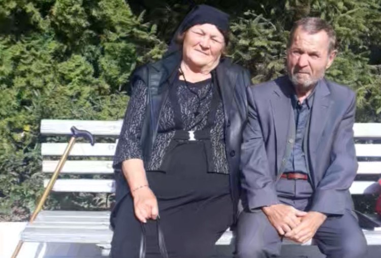 Ei sunt soții găsiti căzuți în fântână la Mogoșești. Autoritățile spun că este posibil ca ambii să fi vrut să se sinucidă – FOTO