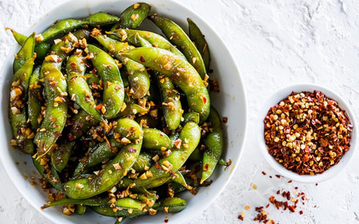 Rețeta edamame cu usturoi: o gustare  sănătoasă și savuroasă