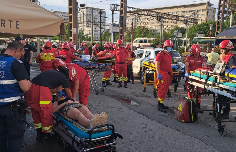 S-a activat Planul Roșu de Intervenție! Două trenuri s-au ciocnit în Gara Basarab din București