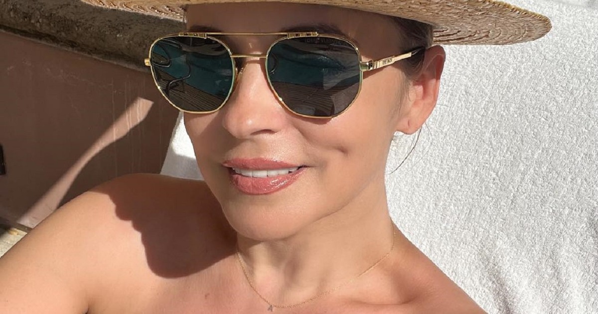 Andreea Marin a întors toate privirile, îmbrăcată în costum de baie! La aproape 50 de ani, arată senzațional