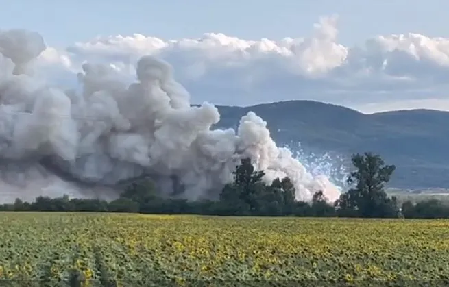Explozii puternice și incendii la un depozit de artificii din Bulgaria