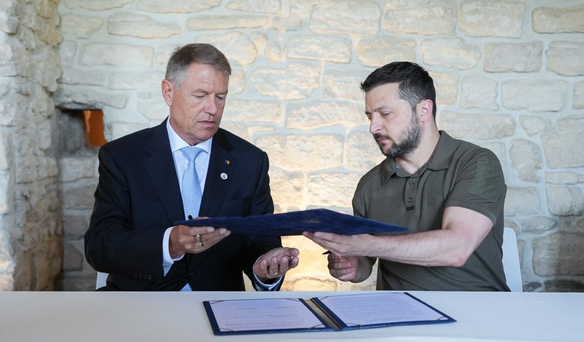 România a semnat cu Ucraina un acord bilateral de securitate