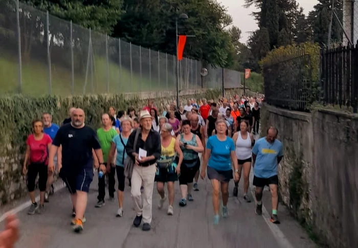 O întreagă comună aleargă alături de primar pentru a-l ajuta să slăbească: „Cineva m-a numit gras”