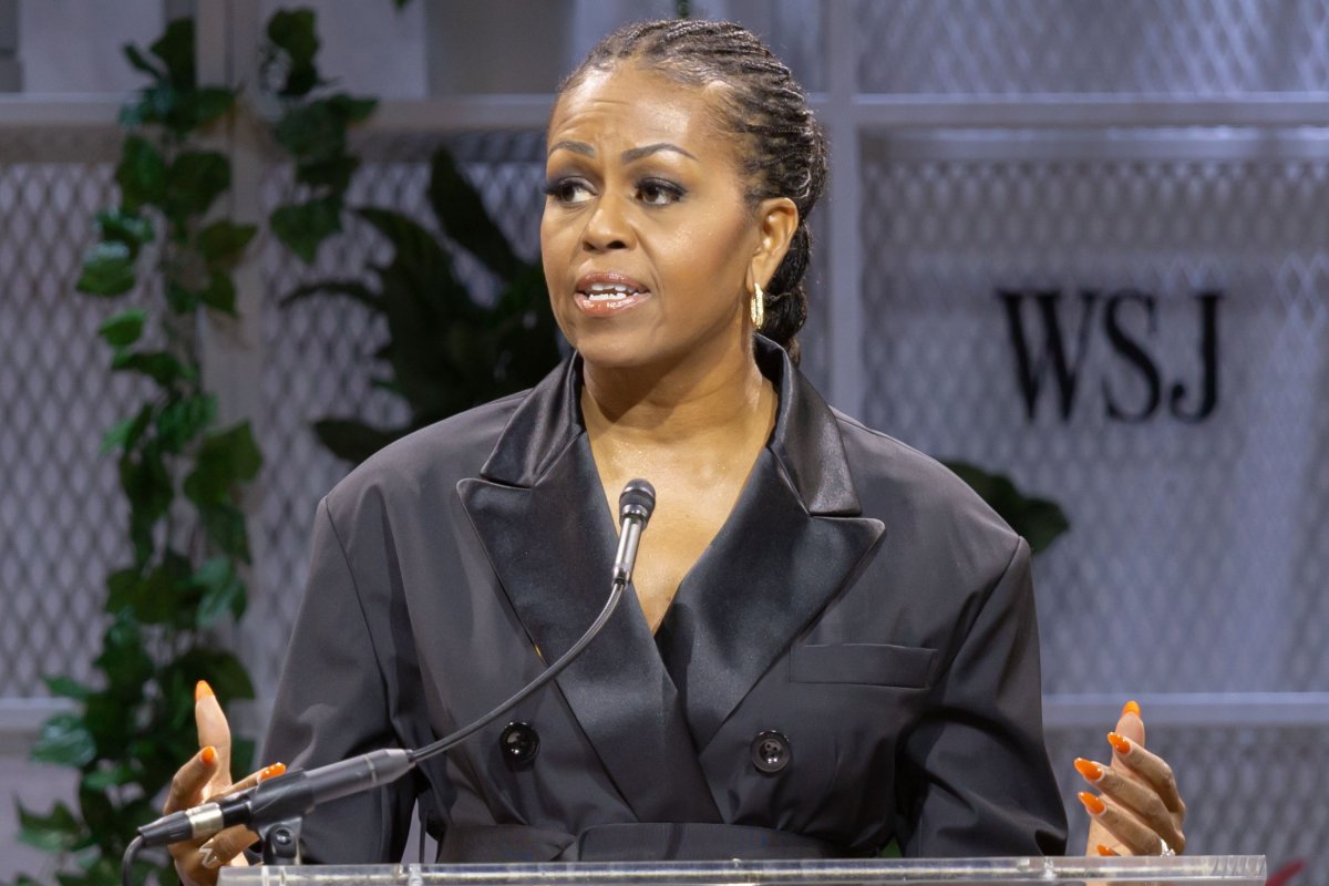 Michelle Obama ar fi singura în măsură să îl învingă detașat pe Trump, dacă Biden se retrage