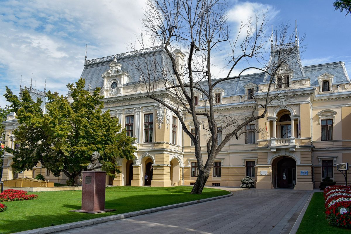 Ședință importantă la Palatul Roznovanu. Plenul Consiliului Local va supune la vot 28 de proiecte de hotărâre