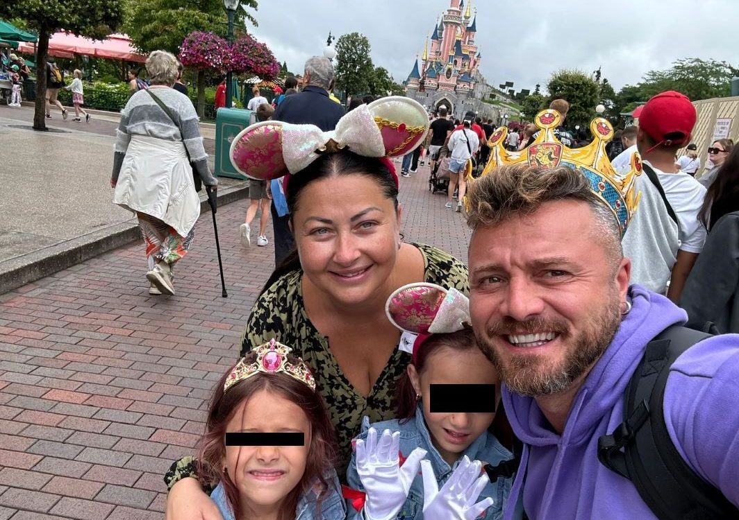 Tavi Clonda, deranjat de cât a plătit pentru două pahare de șampanie! Cât au plătit pentru micul dejun la  Disneyland