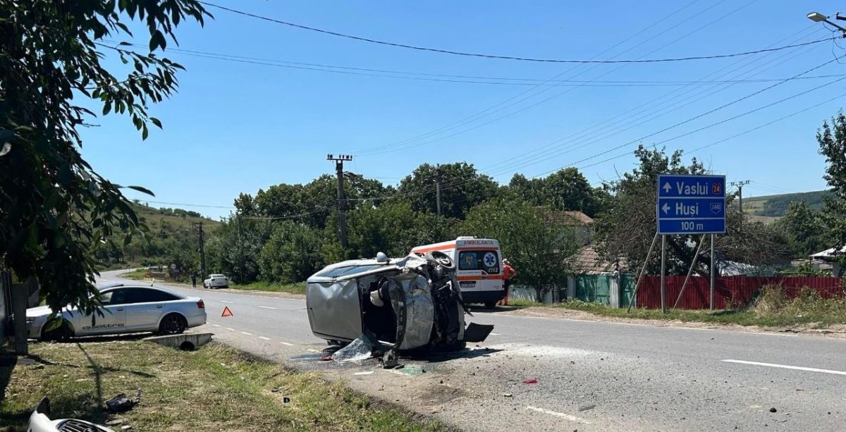 Accident rutier la Ciortești! Un autoturism s-a izbit puternic de un cap de pod. Mai multe persoane au fost rănite – FOTO