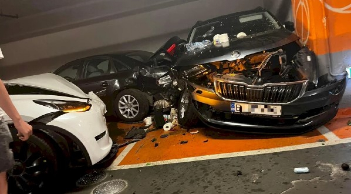 Accident într-o parcare subterană a unui Mall din București.  Doi copii au fost răniți după ce mai multe mașini au intrat în coliziune – VIDEO