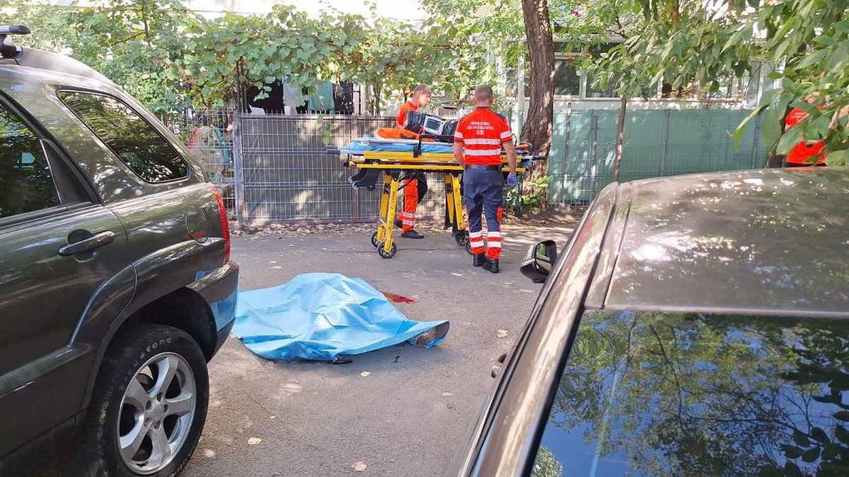 Accident mortal în cartierul Alexandru cel Bun! O femeie a fost ucisă de un șofer neatent. Nu s-a asigurat când efectua manevra de mers cu spatele – FOTO