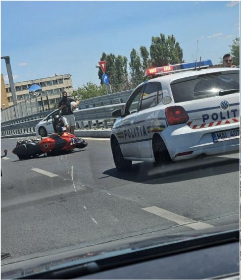 Accident rutier grav în Capitală. Un motociclist a decedat după ce a căzut pe linia de tramvai 