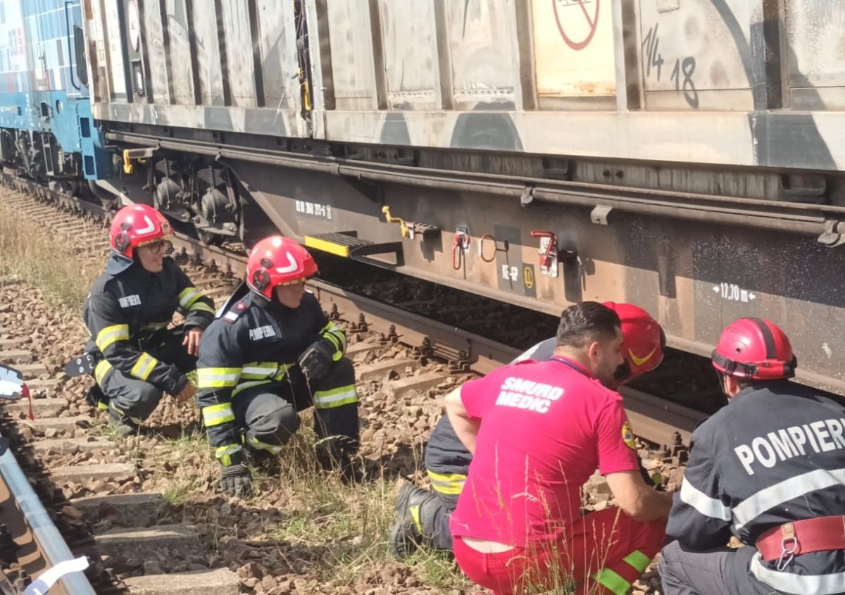 Accident feroviar grav la Neamț. O femeie de 60 de ani a fost lovită de un tren marfar