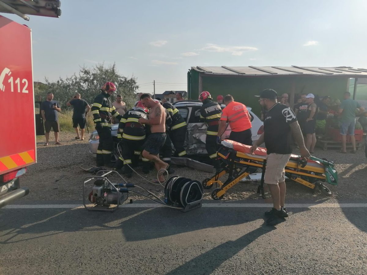 Un tânăr a fost transportat cu elicopterul SMURD după un accident grav la Drăgănești