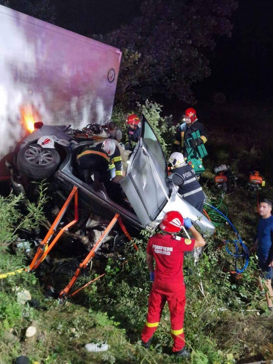 Dramă pe o șosea din Sibiu! Două persoane au decedat și alte trei au fost grav rănite după ce un TIR a intrat pe contrasens