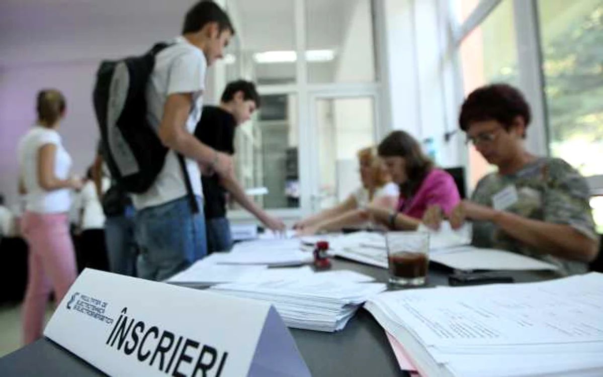 Admiterea la facultatea în 2024 este mai simplă: Eşti admis doar cu dosar! Unde nu contează nota de la Bacalaureat!
