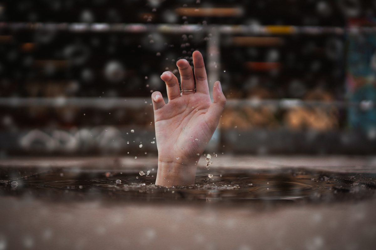 Tragedie după tragedie la Iași. Un adolescent de 17 ani a fost înghițit de apele Prutului la Gorban. Mai multe echipaje de salvare se îndreaptă spre locul tragediei -EXCLUSIV