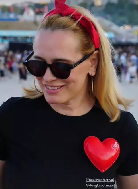 Cum s-a îmbrăcat Andreea Esca la Neversea 2024. Prezentatoarea a dansat cu Mihai Rait Dragomir, Dorel din „Las Fierbinți”