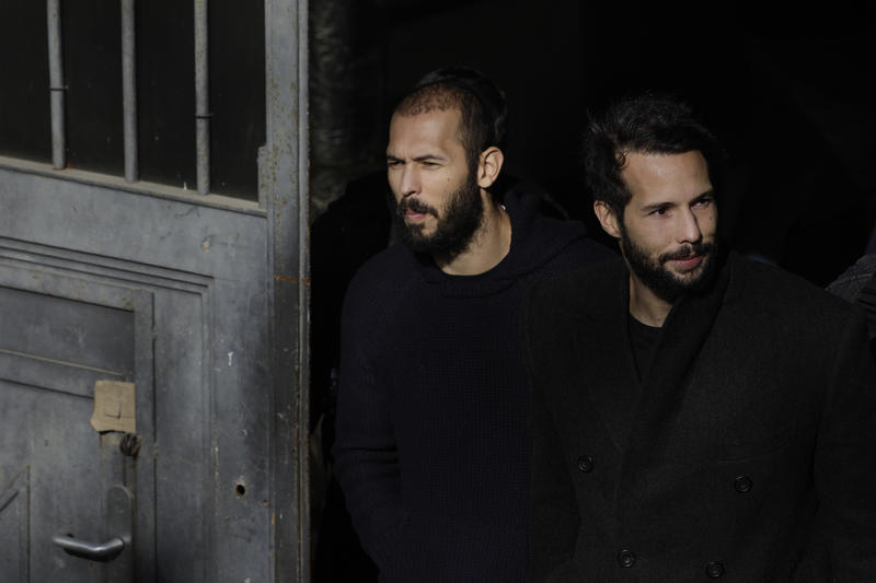Frații Tate au probleme și în Marea Britanie. Poliția îi acuză că sunt evazioniști „în serie” și „cu nerușinare”