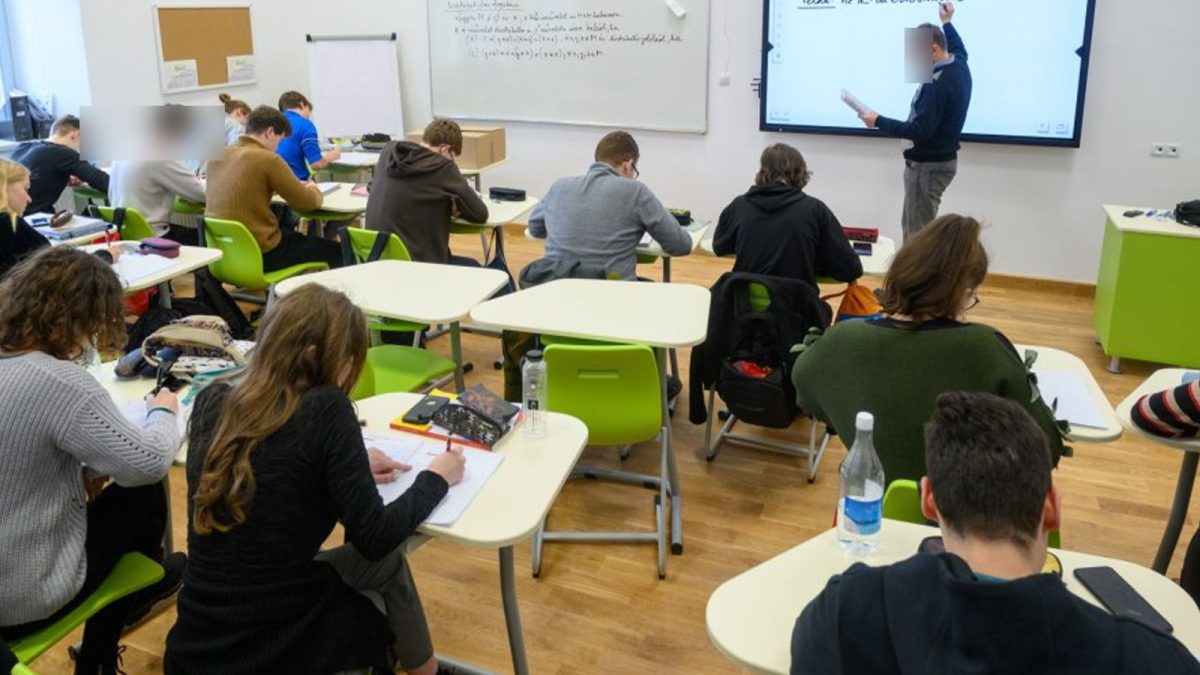 Unitățile de învățământ preuniversitar din Iași vor fi dotate cu materiale și echipamente de specialitate în valoare de peste 4.000.000 de lei