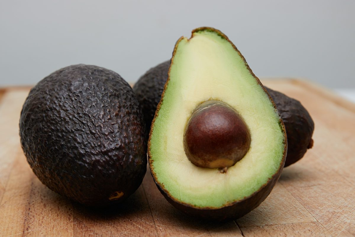 Alertă alimentară în România! Un lot de avocado a fost retras din magazine