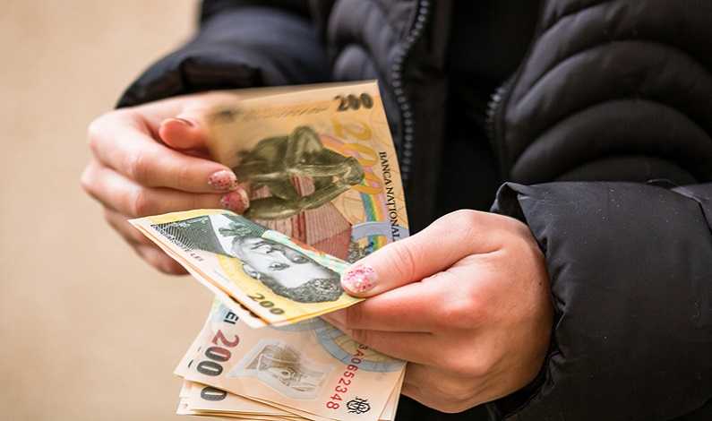 Locuri de muncă disponibile pentru cei care nu au luat Bacalaureatul. Ce salarii pot câștiga