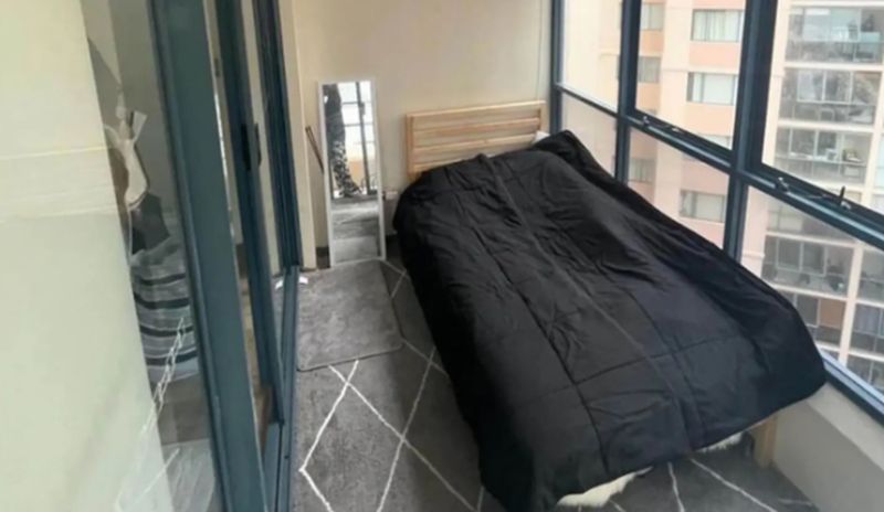 Credeai că le-ai văzut pe toate?! Un bărbat cere o sumă uriașă pentru a-și închiria balconul apartamentului!