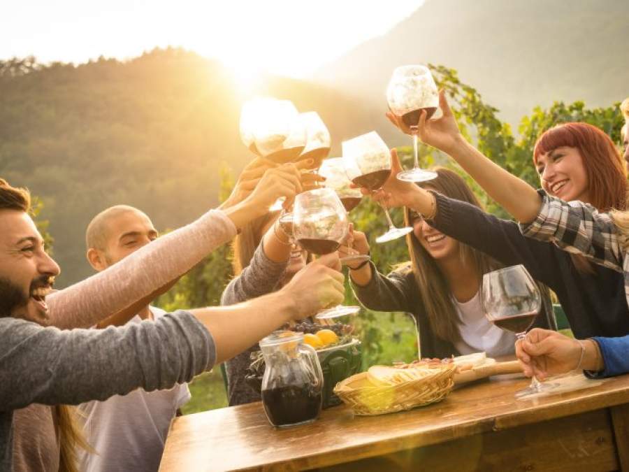 Ce preferă românii în materie de alcool. Care este băutura ce se află în topul preferințelor consumatorilor