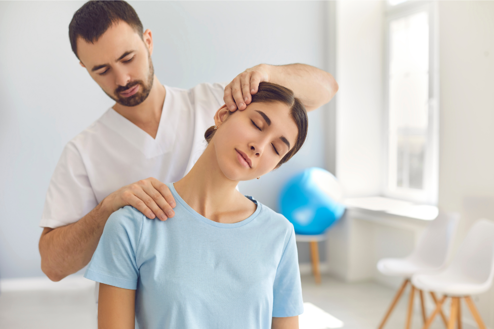 Ce beneficii oferă fizioterapia persoanelor cu spondiloză cervicală?