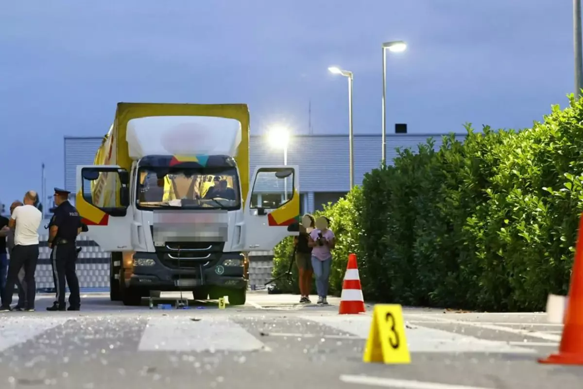 Un român de 32 de ani a intrat de mai multe ori cu un camion în clădirea Bisericii Penticostale Române din Austria