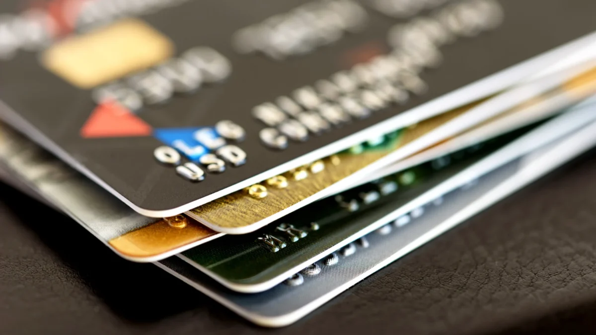 Nou avertisment pentru posesorii de card! Ce este „frauda prietenoasă” prin care sute de oameni sunt păcăliți