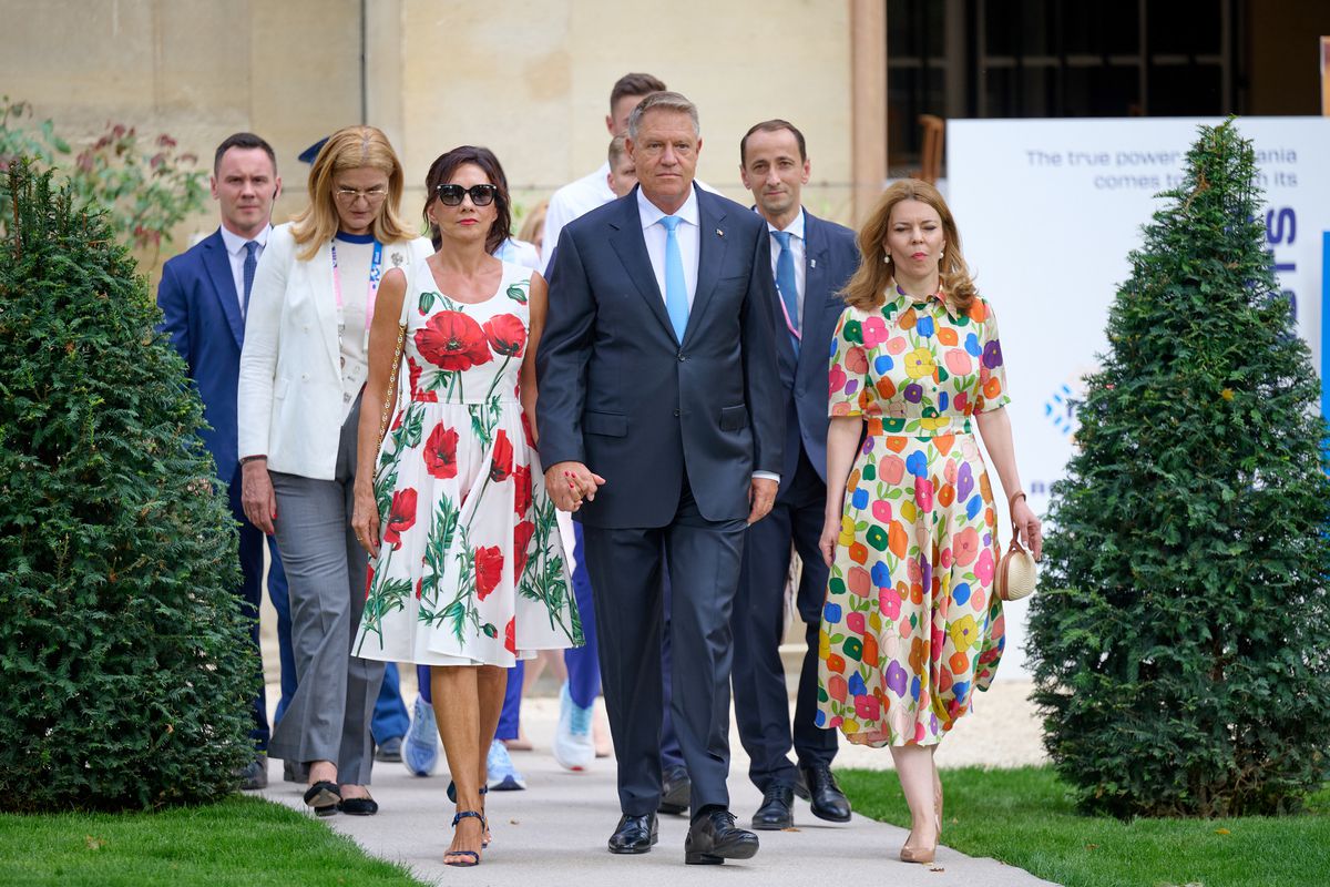 Cât costă rochia purtată de Carmen Iohannis la inaugurarea Casei României de la JO 2024 de la Paris