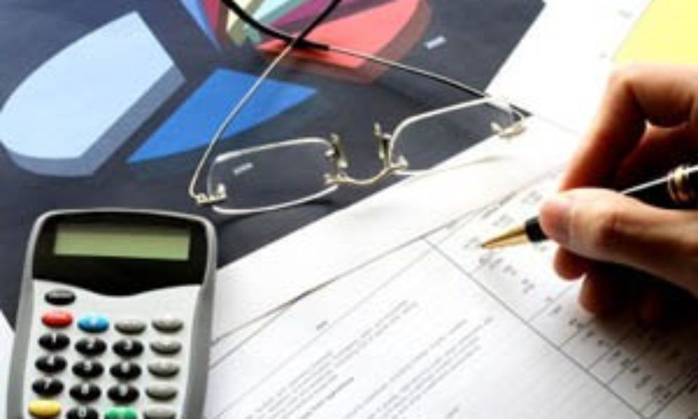 Contabilii ies în stradă. Protest împotriva e-TVA, e-Factura, abuzurilor fiscale şi legislative