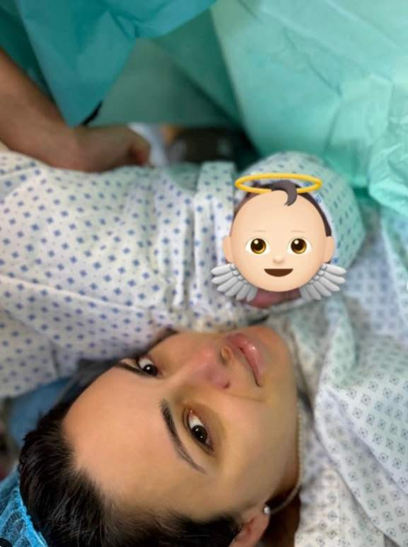 Cosmina Adam a născut! Fosta asistentă de la Acces Direct a devenit mamă pentru prima dată. Primele imagini cu bebelușul