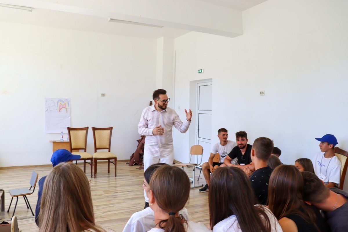 Tabără de vară pentru copiii din Coarnele Caprei. A participat și judecătorul Costică Ciocan