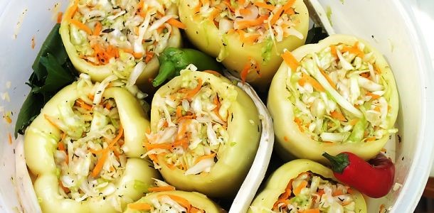 Ardei umpluți cu varză murată: deliciul tradițional românesc
