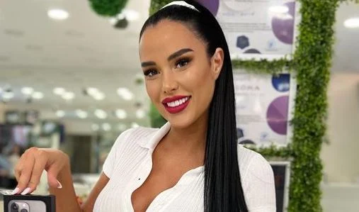 Daniela Crudu și-a botezat băiețelul. Ce rochie a îmbrăcat la eveniment și cum a apărut alături de tatăl copiilor ei – FOTO