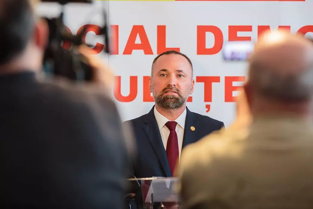 Ieșenii trebuie să invețe de la deputatul PSD Iași, Vasilică Toma, cheia succesului. Parlamentarul a câștigat peste 100.000 de lei din botezul fiului său